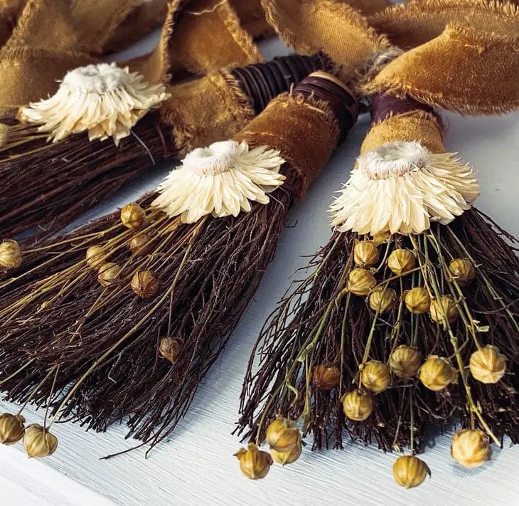 Topanga Window Decorative Broom Fragrant Mini Strawflower Cinnamon Broom