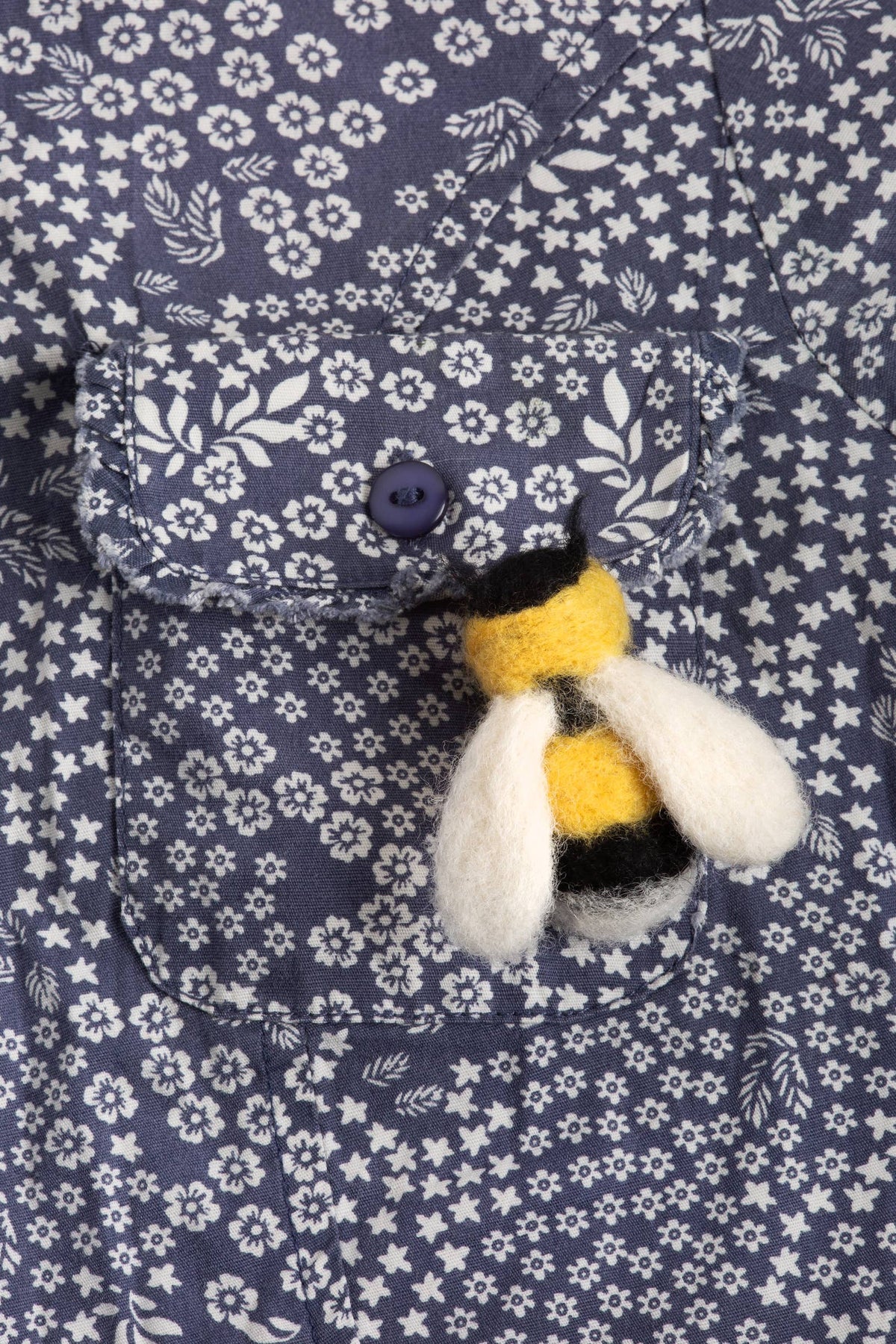Hawthorn Handmade Bee Brooch Needle Felting Kit | Complete Craft Kit