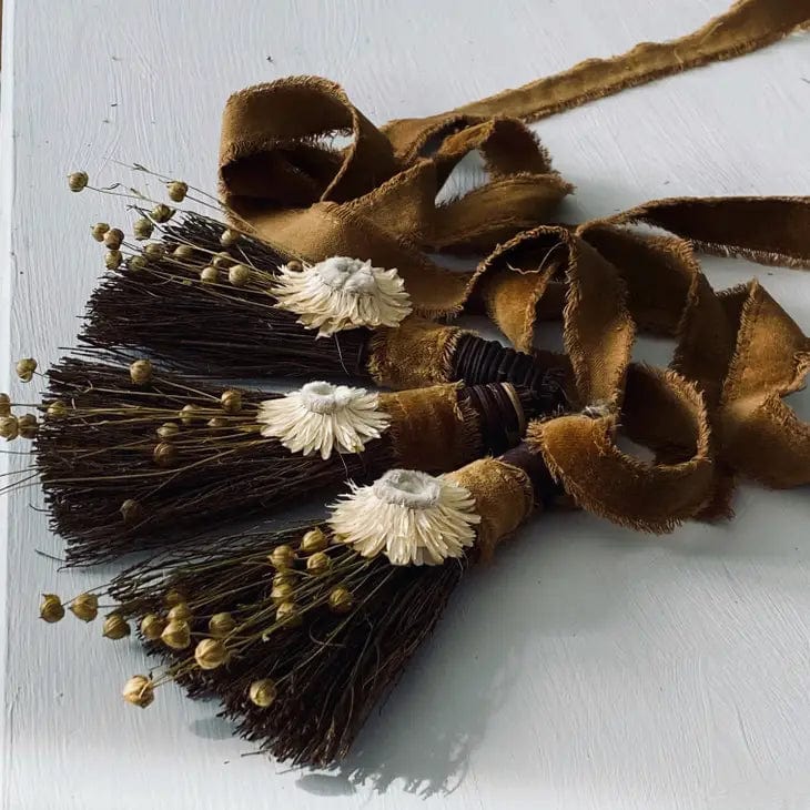 Topanga Window Decorative Broom Fragrant Mini Strawflower Cinnamon Broom